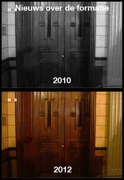 Een plaatje met twee foto's van dezelfde dichte deur op het Binnenhof. De bovenste is zwart-wit en gelabeld met '2010', de onderste in kleur met '2012'. Bovenaan staat 'nieuws over de formatie'.