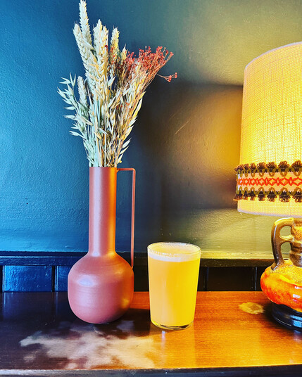 A plant, a pint and a vintage lamp at Bonobo