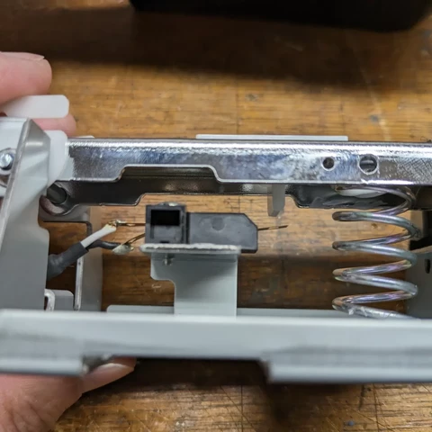 Pedal assembly with the original part that doesn't touch the switch