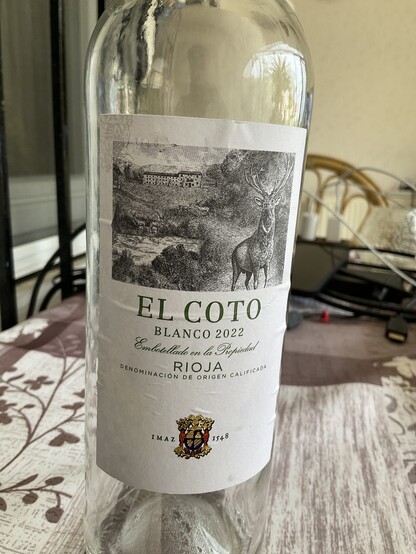 Leere Weinflasche. Etikett: El Coto   Rioja | 2022