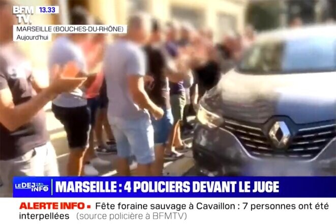 Les images des policiers venus applaudir leurs collègues soupçonnés d’avoir blessé au LBD, tabassé et laissé pour mort un jeune de 22 ans à Marseille. © Capture d’écran BFMTV