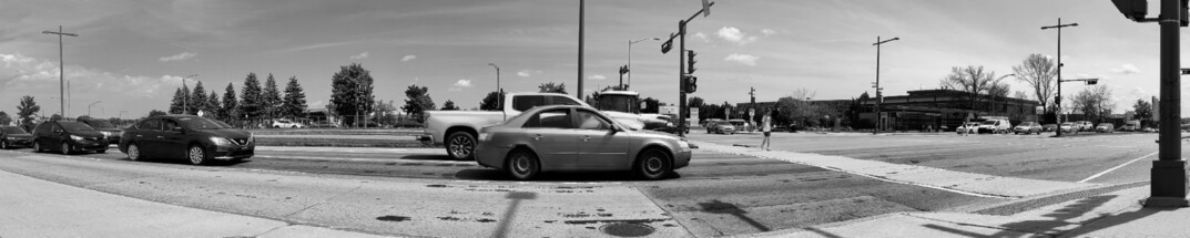 Mar de asfalto, ruido y alienación que es el boulevard Hamel.
