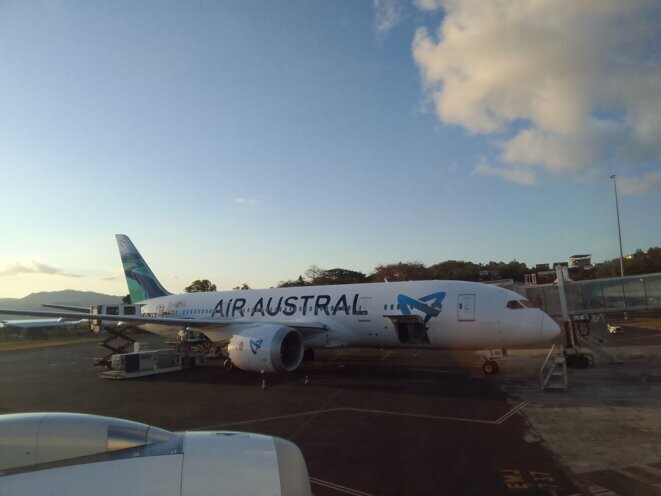 Air Austral, compagnie réunionnaise en grande difficulté, a été soutenue par le gouvernement français et l'Union européenne en 2023. © Julien Sartre