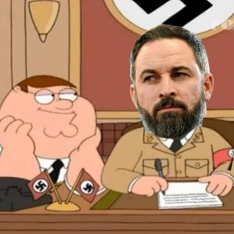 El meme de "¿Qué haces, cosas nazis?" pero con el jeto de Abascal en lugar de Adolfo.
