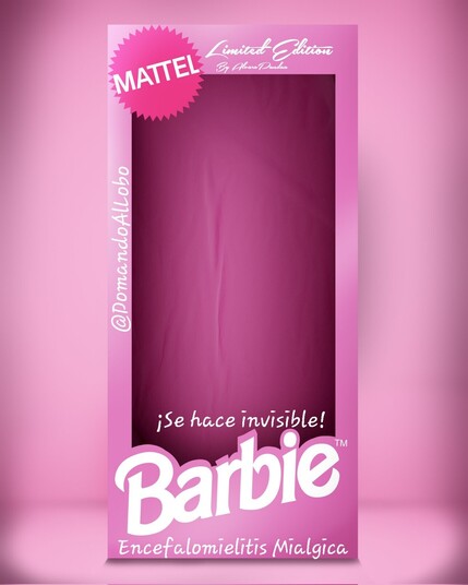 Modelo ficticio "Barbie Encefalomielitis Miálgica" invisible para la sociedad, médicos... 
Caja rosa de muñeca Barbie vacía. Mattel, 'limited edition'. En la base, y encima del logo 'Barbie' se lee en blanco "¡Se hace invisible!". Debajo de Barbie, en blanco "Encefalomielitis Miálgica". El fondo donde se expone la caja es rosa.