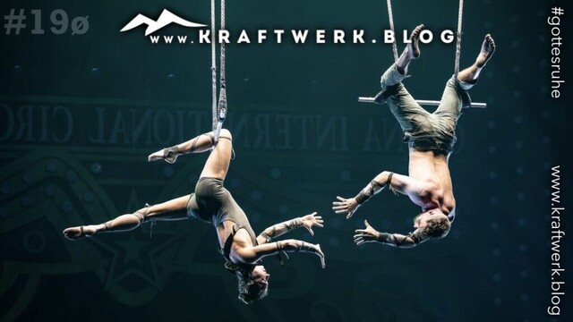 Trapez-Artisten im Zirkus in Aktion. Titelbild zu dem Post: Die Trapez-Artisten - veröffentlicht auf dem www.kraftwerk.blog #19o