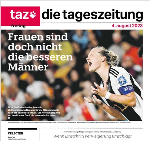 Taz-Titelseite "Frauen sind doch nicht die besseren Männer" und ein Foto vom Alexandra Popp, die die Hände hoch reißt und etwas schreit