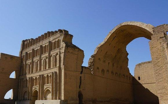 Arch of Ctesiphon, Ancient Persian Architectural Masterpiece 
https://features.kodoom.com/en/iran-culture/arch-of-ctesiphon-ancient-persian-architectural-masterpiece-collapses-near/v/7288/