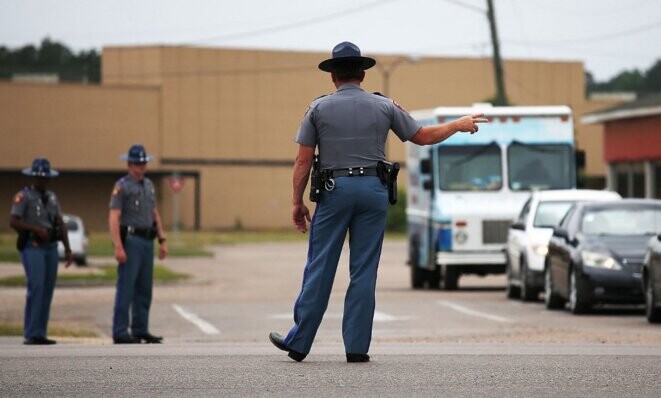 Des officiers de police en mai 2015 dans le Mississipi. © Photo Mario Tama/Getty Images North America/AFP