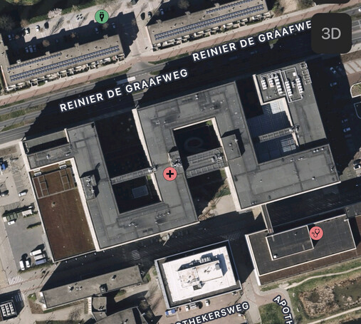 Top down view of the Reinier de Graaf hospital in Delft, on Google Maps, which is built shaped like a serpent