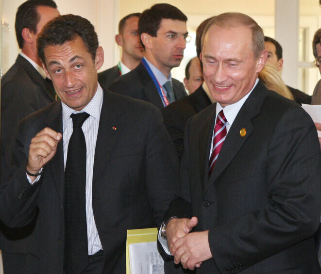 Nicolas Sarkozy et Vladimir Poutine, le 7 juin 2008 lors du sommet du G8 à Heiligendamm (Allemagne). © Photo Patrick Kovarik / AFP