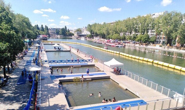 Swimming in the Saint-Martin canal.