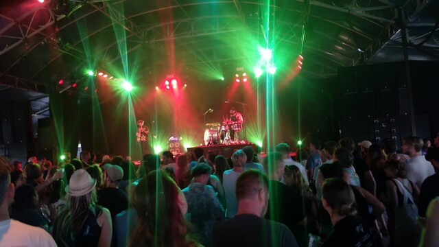 Cavemen op podium van de Lima: 1 gitarist + 1 drummer