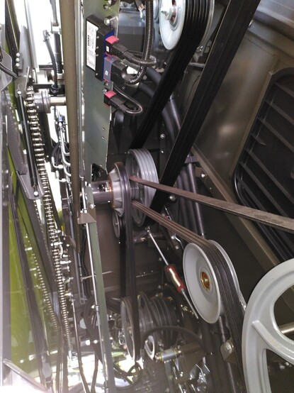Einblick in das Antriebsgetriebe eines Maishäckslers im Claas Showroom