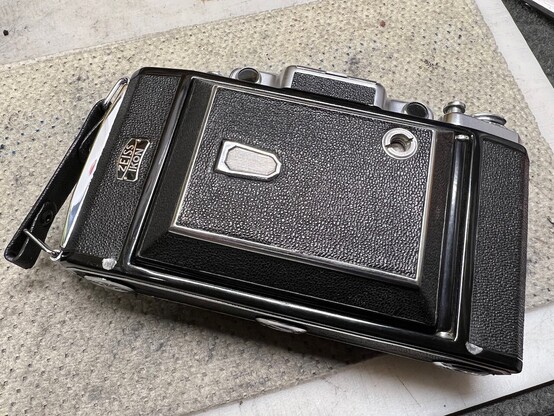 Zeiss Ikon Super Ikonta 531/2 film camera, closed, front view.