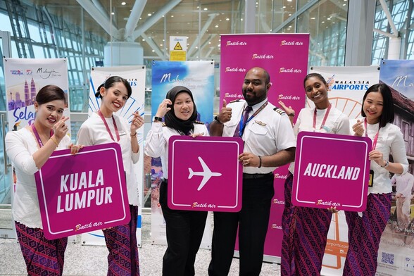A group of staff of Batik Air promoting the new route.