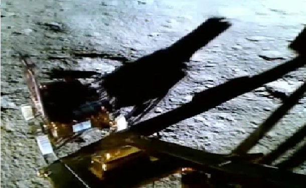 Bild eines wohl realen Ereignis
Credit ISRO
Pixelgrafik aus Video
Rover der Mission CH3