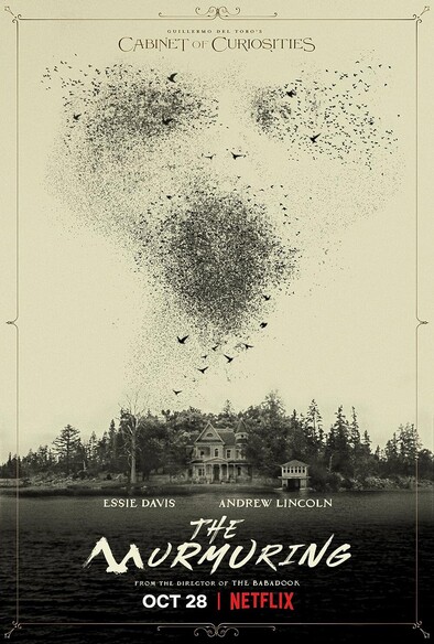 L'affiche du film The Murmuring où une murmuration d'oiseaux forme un visage qui a l'air de crier au-dessus d'une large maison. 