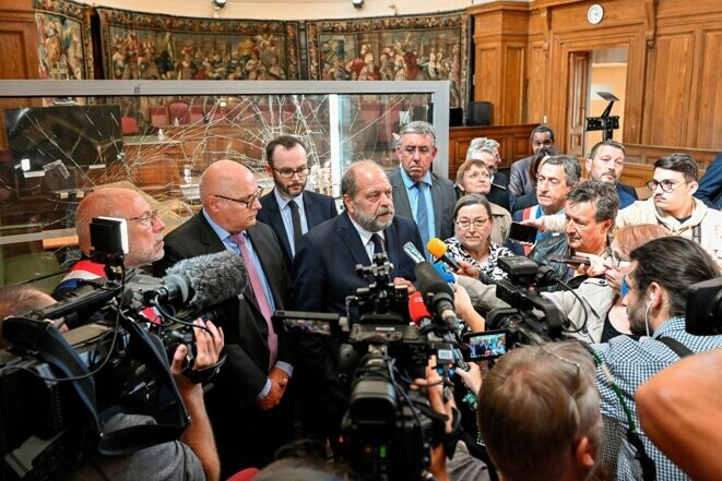 Éric Dupond-Moretti devant les journalistes lors de sa visite du tribunal d’Aurillac, le 28 août 2023. © Photo Jérémie Fulleringer / La Montagne / PhotoPQR via MaxPPP