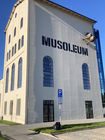 Mausoleum building 