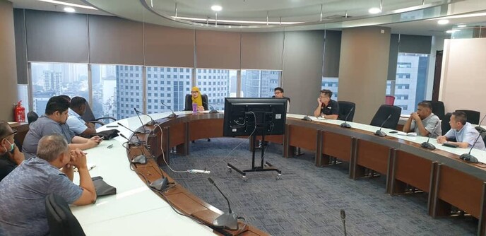 A meeting at a round table.