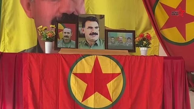 🌹 Yusuf Pîrosi va ser commemorat amb una cerimònia celebrada a Mexmur
Yusuf Pîrosî, Tekoşer Pêncewîn i Zerdeşt İsyan, que van ser martiritzats com a conseqüència dels bombardejos del feixista, ocupant l'estat turc a la zona de Betkar del districte d'Elkê de Sirnex el 27 de juliol, van ser commemorats amb una cerimònia celebrada al vespre al Camp de refugiats de Rüstem funcionari-màrtir.
Un dels que va ser martiritzat va ser Yusuf Pîrosi, una milícia que havia lluitat més activament a les files guerrilleres durant 33 anys. Yusuf Pîrosi va ser un gran treballador que va participar en la lluita amb la seva senzillesa, abnegació, honestedat, moral alta i forta energia, va resistir amb molta determinació i va assumir la tasca en les zones més difícils i perilloses..

via @DifusionKurdistan

#Kurdistan #FreeOcalan #Başûr #Sengal #HPG #YJAStar #LausanneFailure #ISIS #pkk #europa #feminisme #jineoloji #Daesh #Maxmur #Makhmur #SehidNamirin
