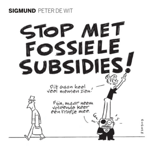 Sigmund comic of Sept 9, 2023, in which Sigmund lends his flat head as a step-up for a woman spraypainting “STOP MET FOSSIELE SUBSIDIES” 