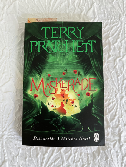 Front cover of the book Maskerade by Terry Pratchett