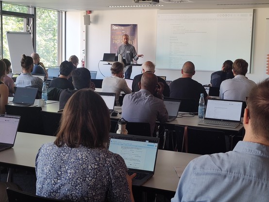 Alec Smecher, Development Associate Director at PKP, welcomes the community to the Hannover Development Sprint