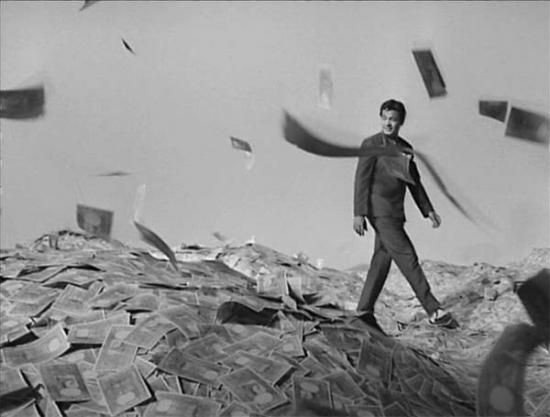 Image du film Le Héros, avec Uttam Kumar : scène de rêve de l'acteur