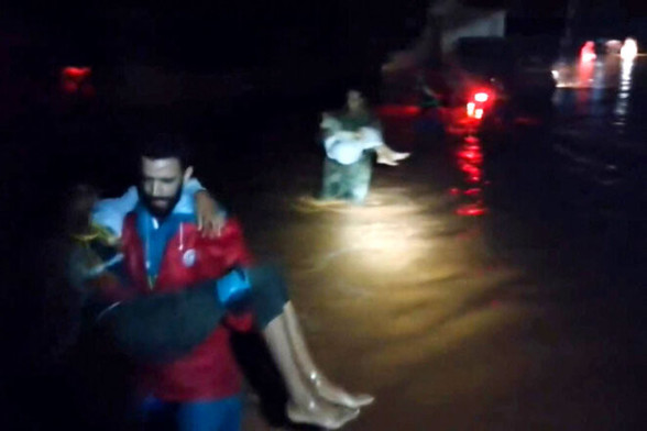 Capture d'écran d'une vidéo du Croissant-Rouge libyen montrant un opération de sauvetage lors des inondations dans l'est de la Libye le 11 septembre 2023 © Photo Croissant-Rouge Libyen / AFP