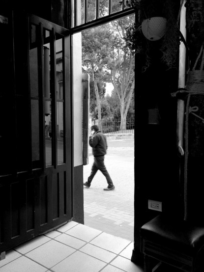 Social paradigms, no matter the place, we all respond the same, it is the trend, it is the imposed strategy of a few.
#Black #blackandwhite #black_and_white #bnw #bnw_life #bnw_life_shot #Darkness #Entrance #FullLength #Outdoors #People #raw_bnw #snap_bnw #snap_mobile #White