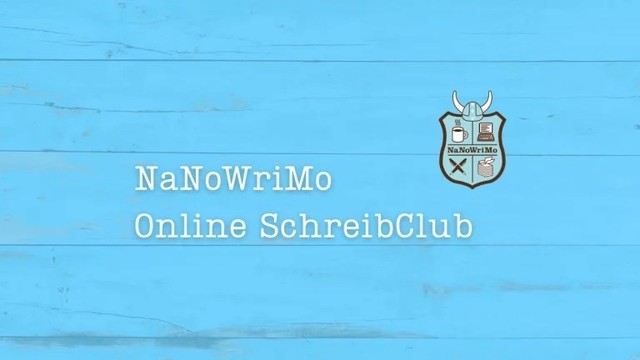 Illustration mit Text „NaNoWriMo - Online SchreibClub“ und Logo des NaNoWriMo auf hellblauem Hintergrund 