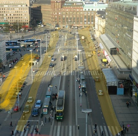 Laakkosen jakama kuva uudelleen, mutta kaksi autokaistaa ja parkkipaikat on korostettu keltaisiksi.