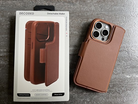 iPhone 15 Pro in brown leather case from Decoded. 