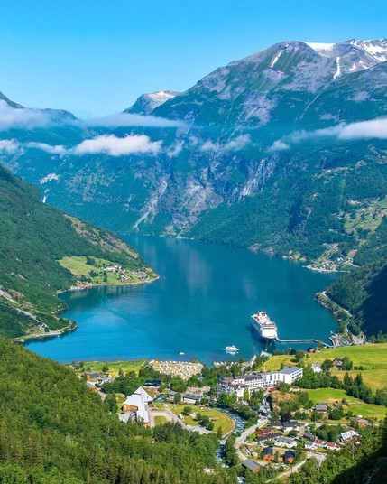 Geirangerfjord, Norway's breathtaking masterpiece of nature. 🏞️🇳🇴