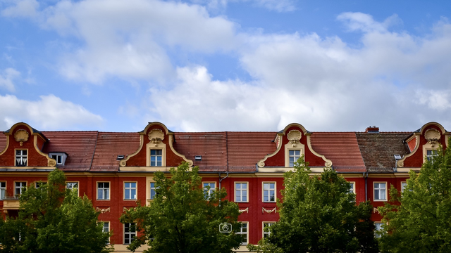 Blue sky and roofline of late 17th century Dutch Baroque apartment buildings, Dutch Quarter, Potsdam, 23 Sep 2023. Nikon D5600, Nikkor DX 35 mm ƒ1.8G, ISO 100, ƒ14, 1/125s