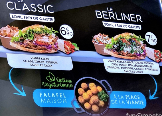Affiche produit "Le Berliner" dans un snack grenoblois de l'hypercentre.

Le nom du produit est ni plus ni moins tiré du snack "ÀLaBerliner", rue Chenoise, à 60 mètres à vol d'oiseau, qui fait florès de ses excellents Döner-Kebab maison, dénommés "ÀLaBerliner".
