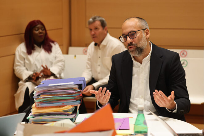 Gérard Roffat, stagiaire de 24 ans à l’époque des faits, au tribunal judiciaire de Paris le 28 septembre 2023. © Photo Olivier Lejeune / Le Parisien via MAXPPP