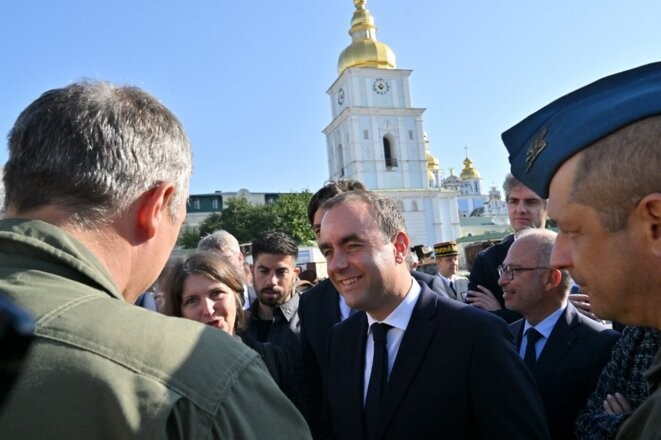 Le ministre des armées français Sébastien Lecornu lors de sa visite à Kyiv (Ukraine) le 28 septembre 2023. © Photo Sergei Supinsky / Pool / AFP