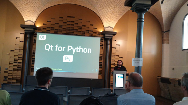 Cristian Maureira giving a talk about Qt for Python at GNUHealth and Orthanc Con 2023