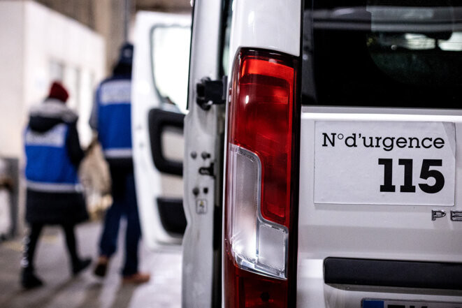 Un véhicule du Samu Social lors d'une maraude à Paris en 2022. © Photo Sébastien Calvet / Mediapart