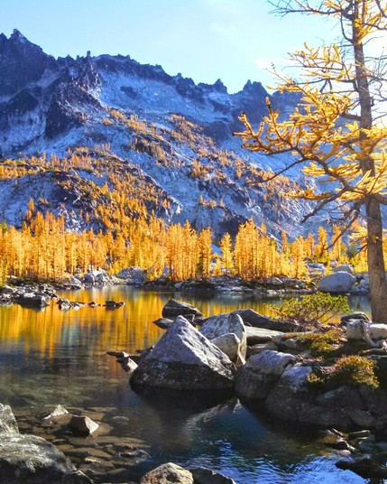 Leprechaun Lake in Washington State, USA with a touch of Autumn