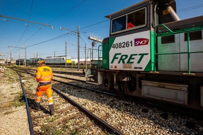 Une machine de manœuvre de Fret SNCF à la gare d’Avignon en 2020. © Photo Jc Milhet / Hans Lucas via AFP