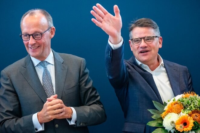 Friedrich Merz, président fédéral de la CDU et président du groupe parlementaire de la CDUSU et Boris Rhein, ministre-président (CDU) de Hesse, le 9 octobre 2023. © Photo Michael Kappeler / DPA via AFP