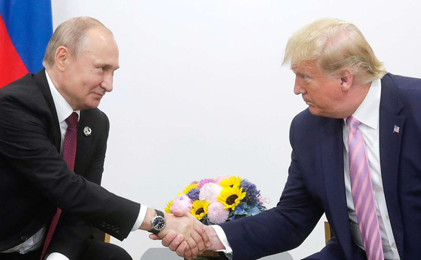 Image of Donald Trump and Vladimir Putin pre fellatio 