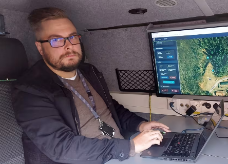 Tomi Lahtinen flies multiple drones from his laptop.
(Photo: Timo Leponiemi)