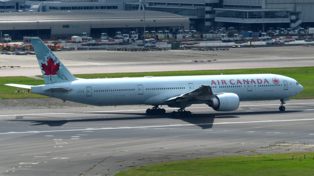 Boeing B777-300