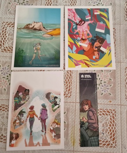 3 ilustraciones y un marca página del cómic Life is Strange