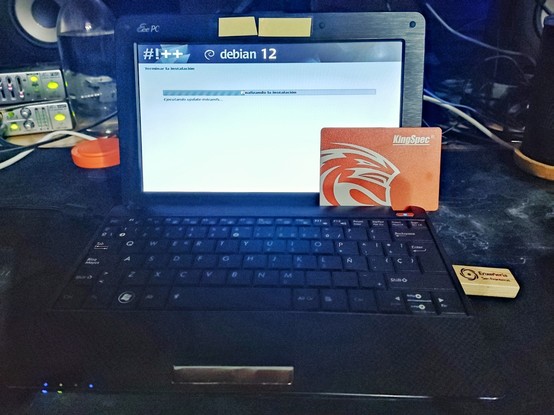 Netbook instalando CrunchBangPlusPlus